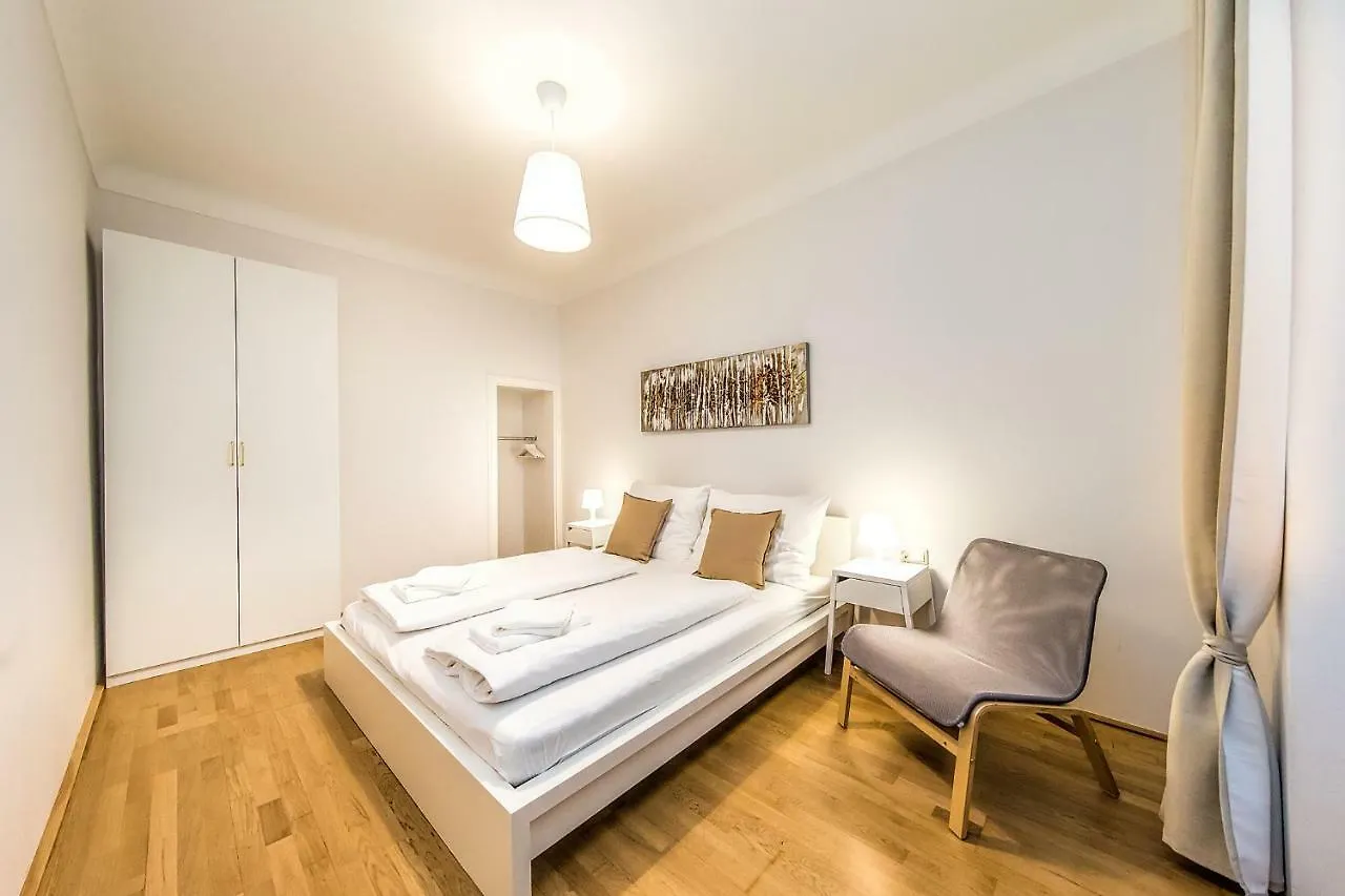 Beautiful City Apartment At Famous Ballgasse Vienna