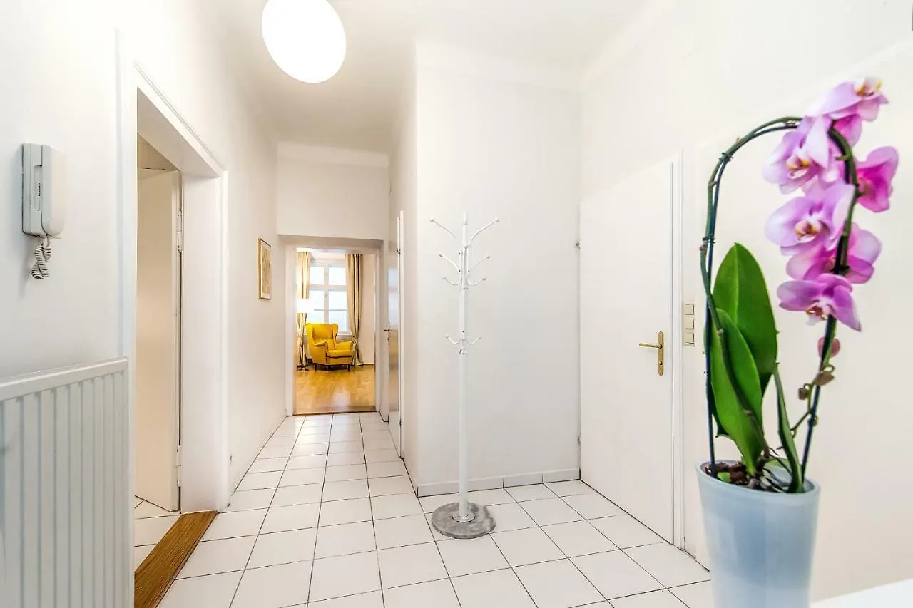 Beautiful City Apartment At Famous Ballgasse Vienna Austria