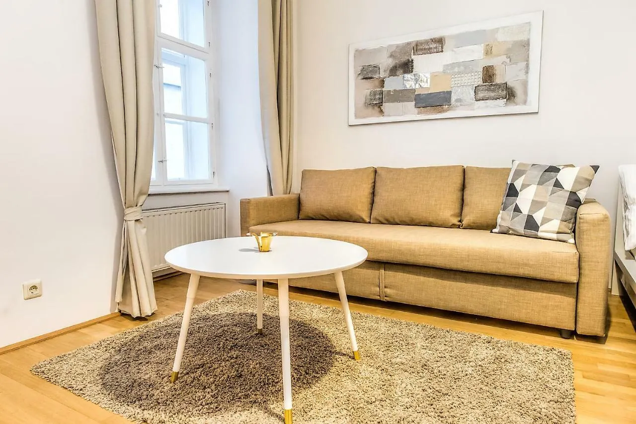 Beautiful City Apartment At Famous Ballgasse Vienna