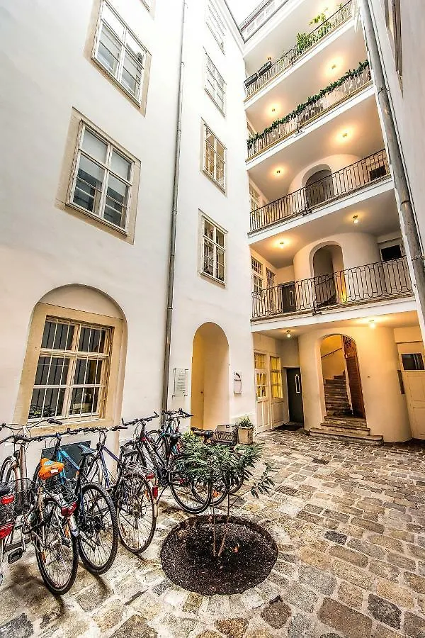 Beautiful City Apartment At Famous Ballgasse Vienna 0*,