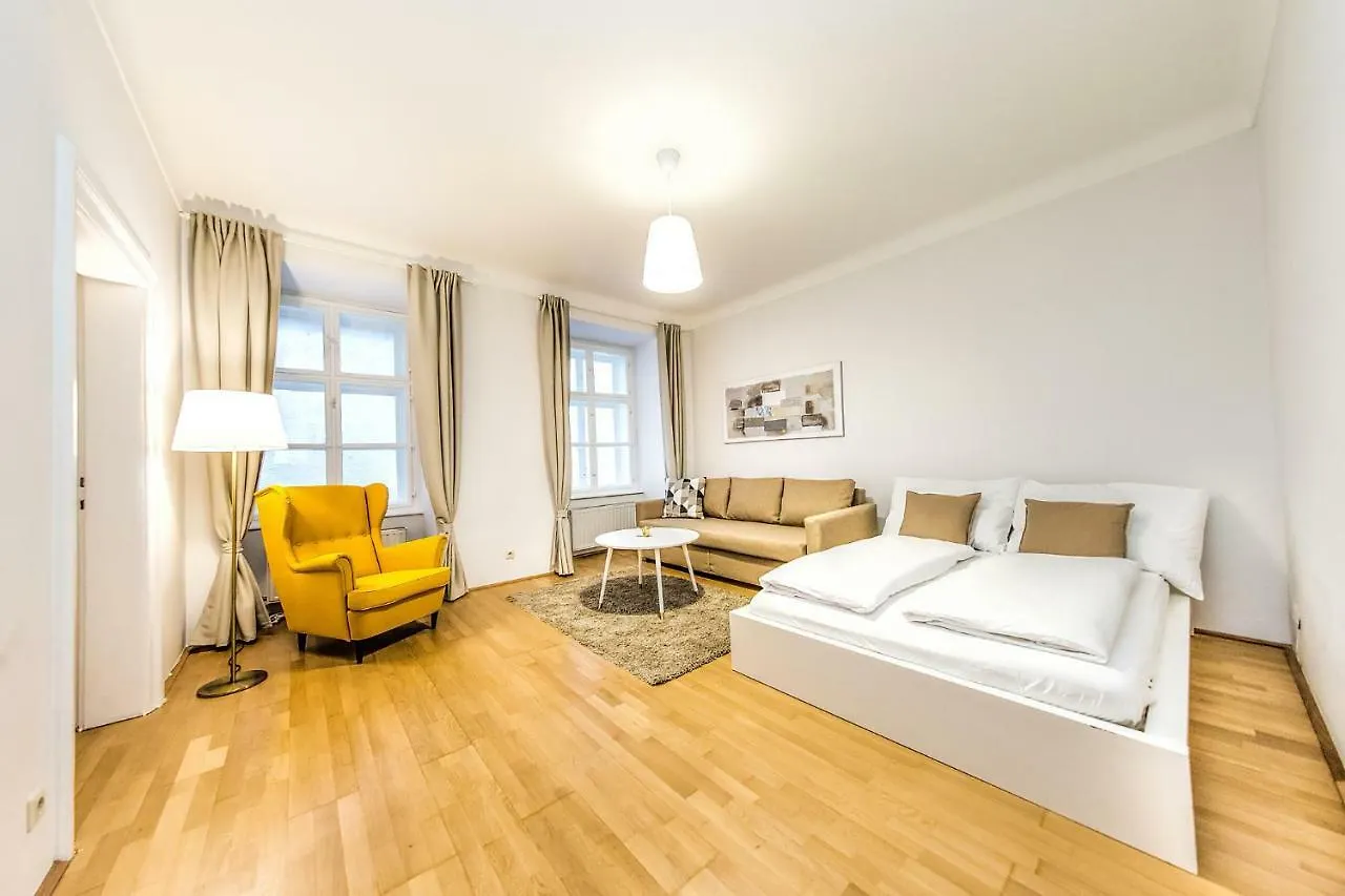 Beautiful City Apartment At Famous Ballgasse Vienna